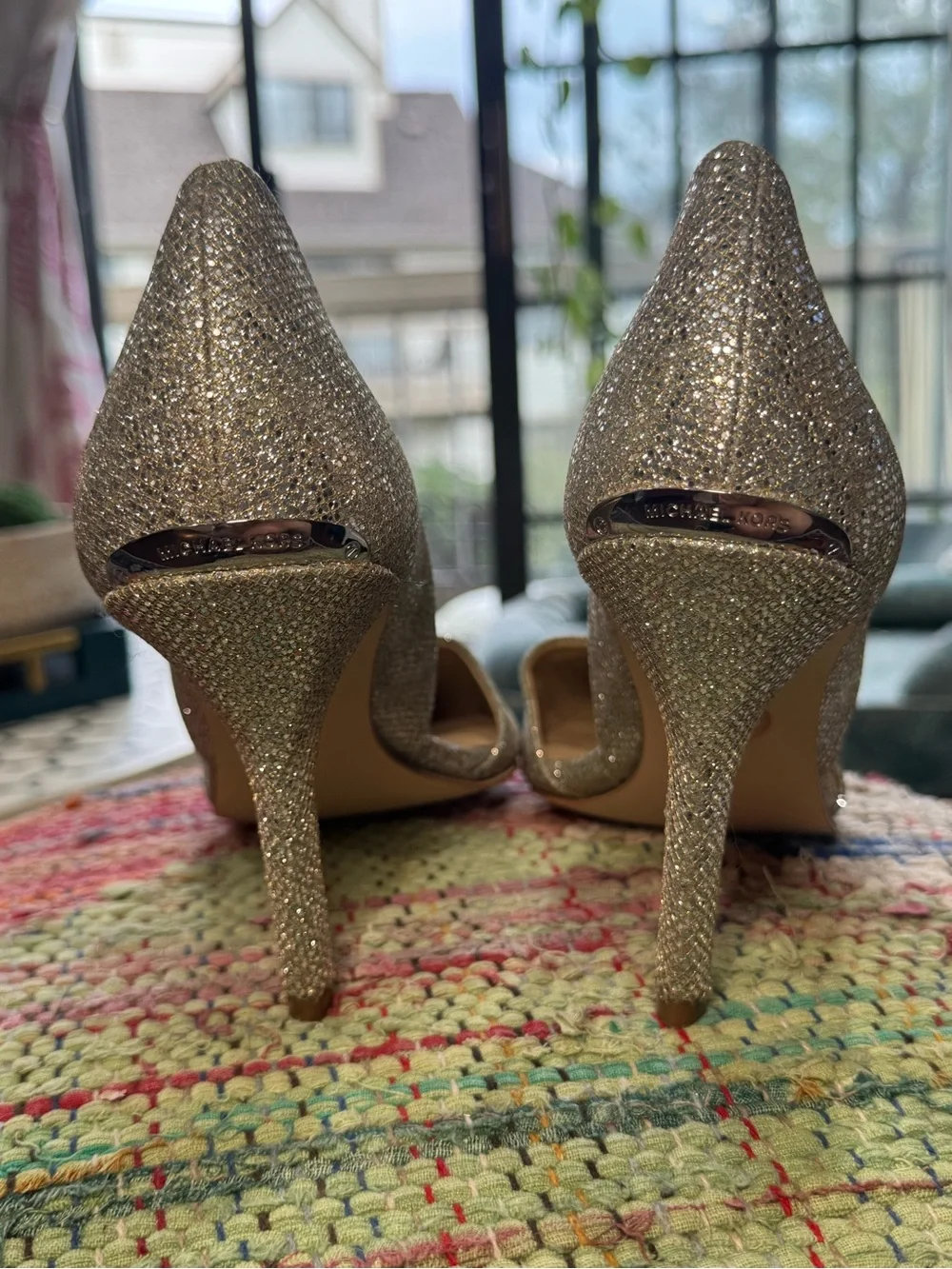 🪩👸🏼 Michael Kors Silver and Gold Glitter Pointed-Toe Stiletto Pump 👸🏼🪩